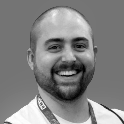 Foto do Rafael Frazatto sorrindo.